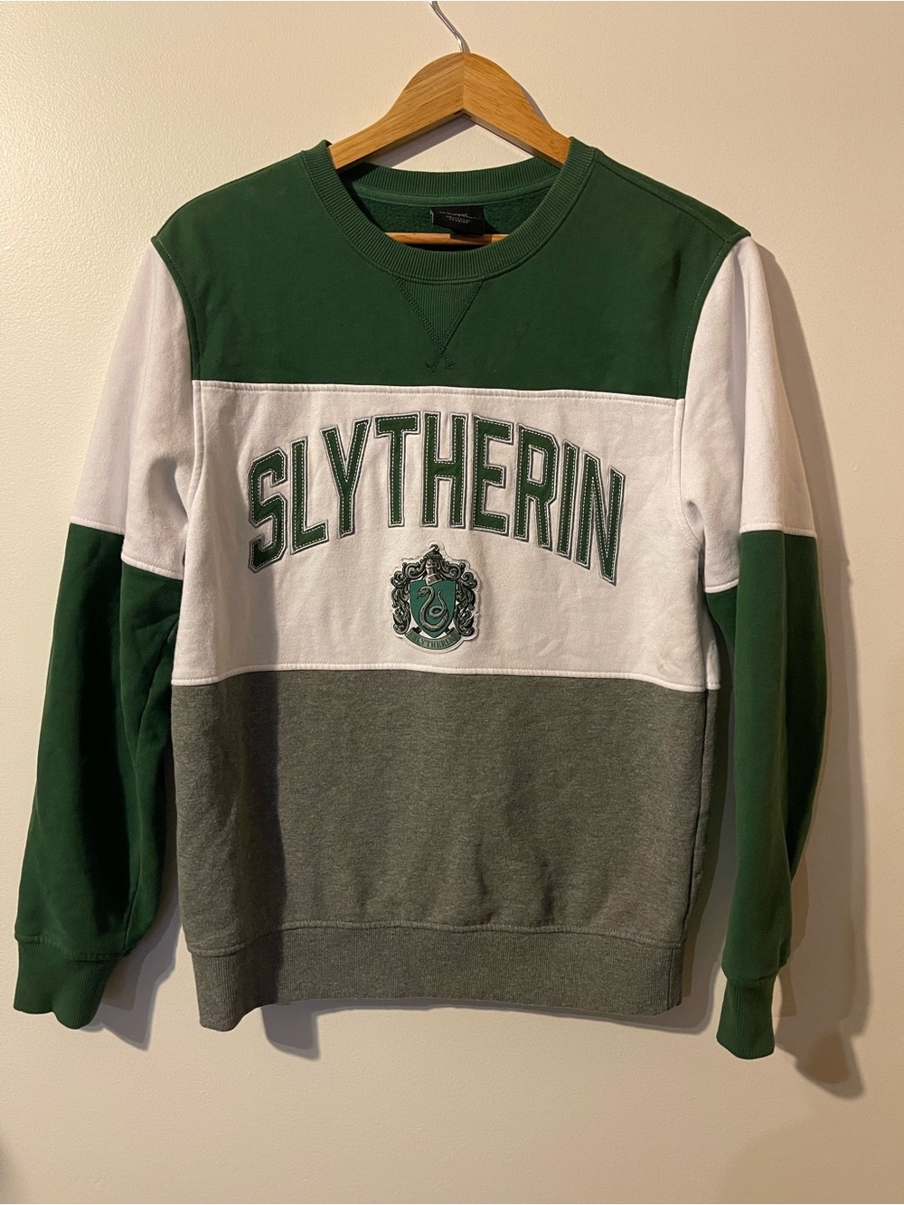 Harry Potter Slytherin Universal Studios Colorblock Sweatshirt Green Grey M